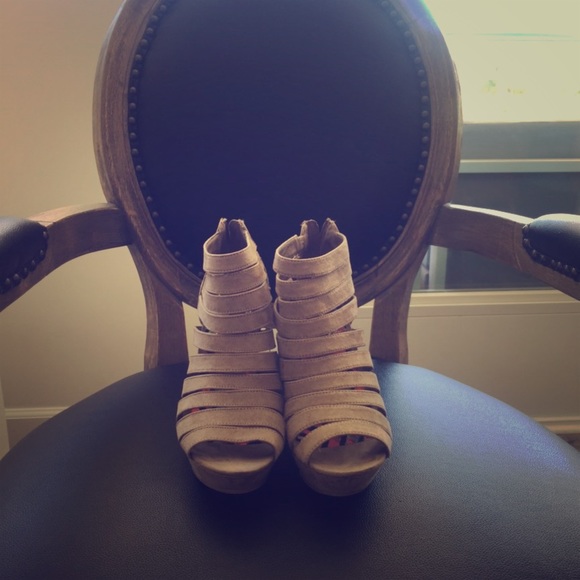 Steve Madden Girl Platforms - Picture 3 of 3